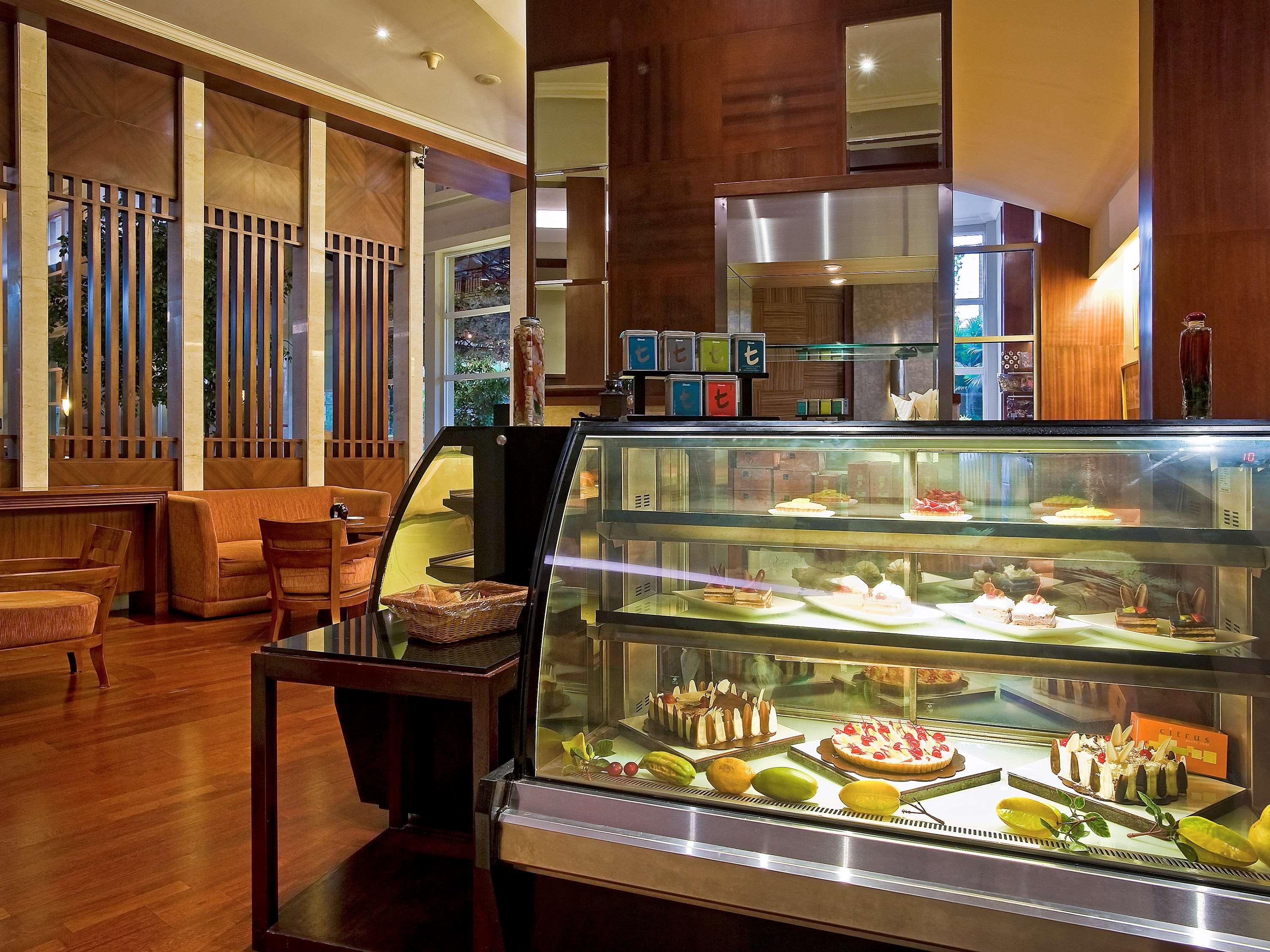 Novotel Семаранг Екстериор снимка
